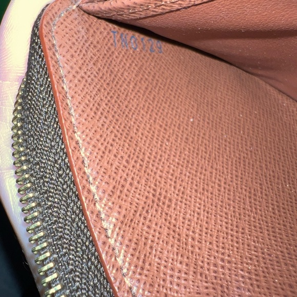 Louis Vuitton zippy coin purse - Picture 4 of 4